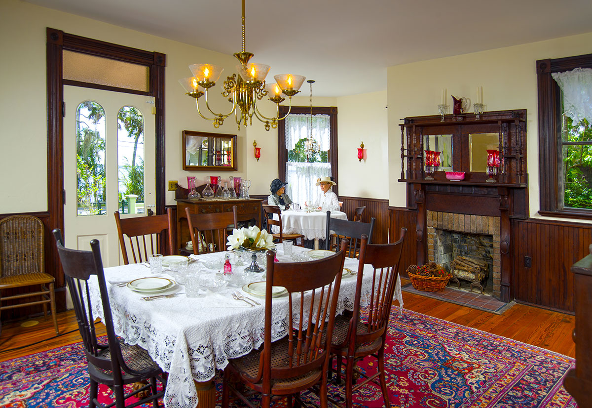 dining room at Lawndale.