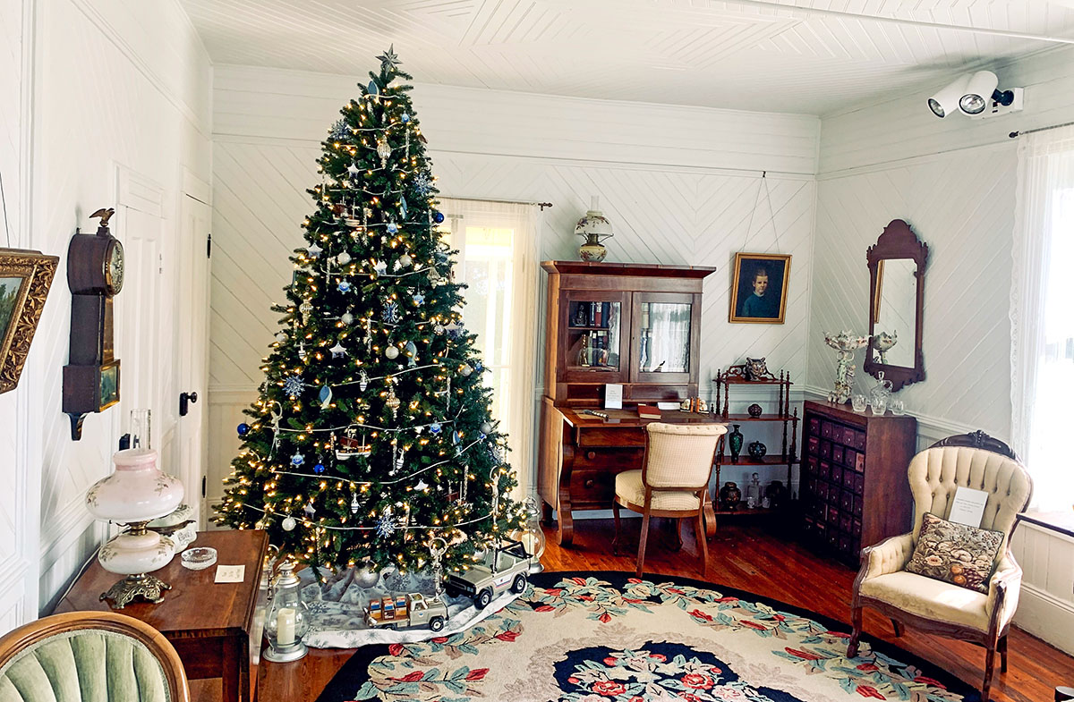 The original furnishings of Rossetter House frame a stunning Christmas tree. 